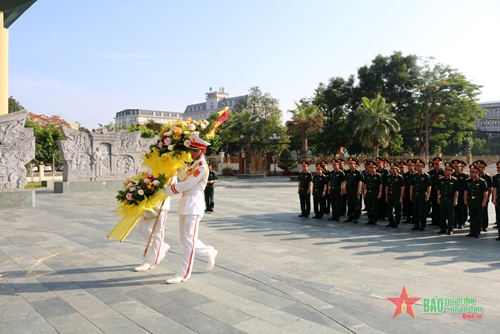 Bộ Tư lệnh Quân khu 4: Dâng hương tưởng niệm 133 năm ngày sinh Chủ tịch Hồ Chí Minh